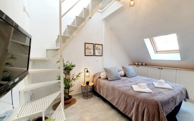 Captain's Penthouse Studio