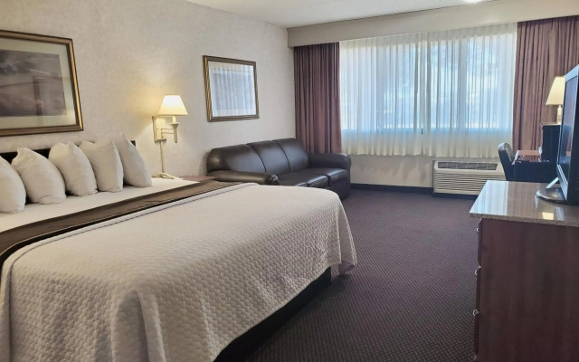 Crossroads Hotel & Watertown Event Center