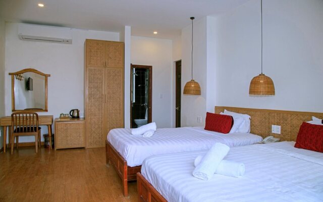 Serene Riverside Hotel Hoi An