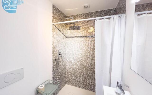 Basovizza 3 Chanel Tirabora Short Rent