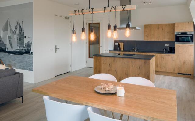Modern Penthouse, 2 Bath Rooms Close to Lake Veere
