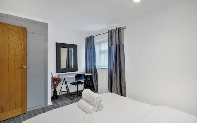 1bed-sleeps2-parking-nearcitycentre-jlr-nec
