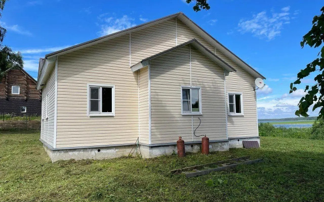 Guest house on Whitefish Lake