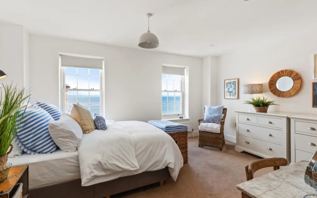 Nash House - Seafront With Parking Close to Town