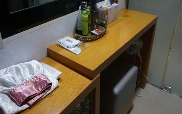 Pi Tourist Hotel