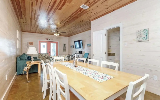 Resort Pool & Pet Friendly Sleeps 9