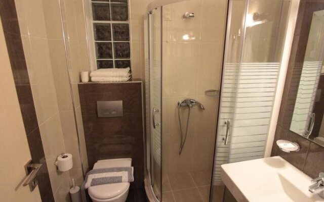 Alarzo Rooms