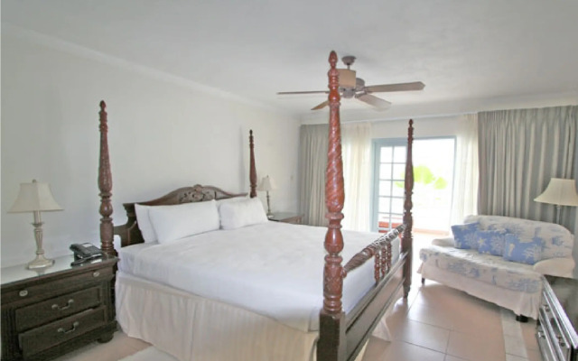 Savannah Beach Club Hotel