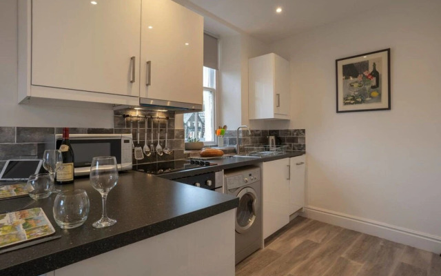 Charming 1BR - Town Centre-parking-stunning Views