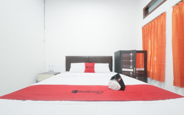 RedDoorz Syariah near Mall Roxy Banyuwangi 2