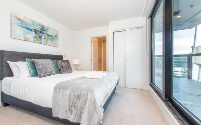 JHT Studio Opp Skytower view Balcony