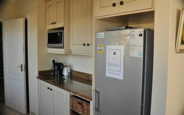 Blueline Guesthouse- FREE WiFi & PARKING