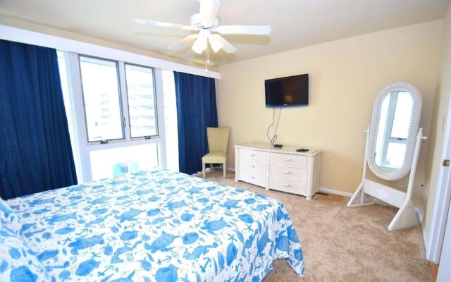 Seal Beach 13n 3 Bedroom Townhouse by RedAwning