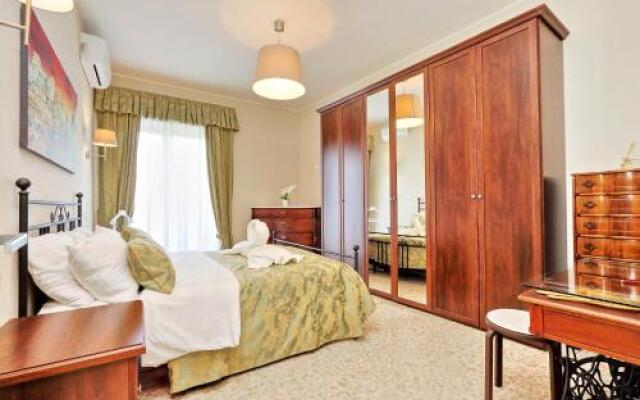 Oksana's Bernadette Apartment