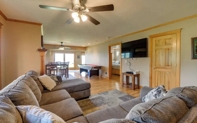 Pool Access: Waterfront Lake Memphremagog Condo!