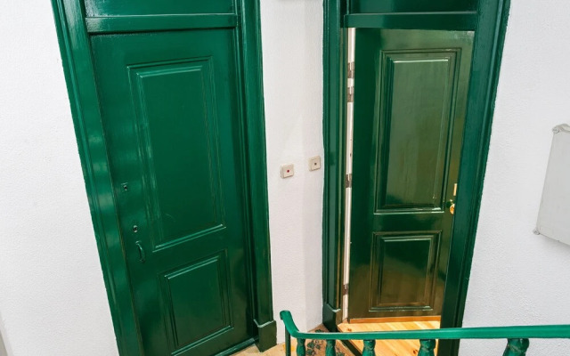 ALTIDO Charming 1BR Apt w/workspace in Sao Bento