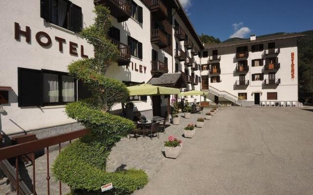 hotelImage