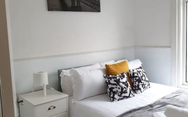 South Shield's Hidden Gem Garnet 3 Bedroom Apartme