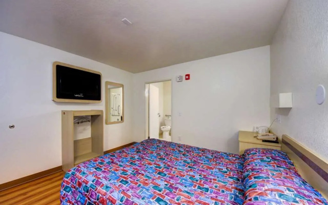 6 Tulsa West Motel