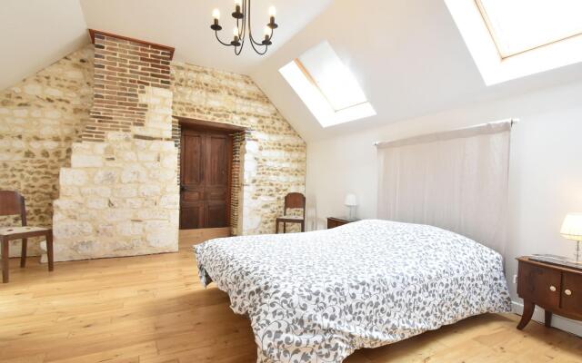 Tasteful Holiday Home in Sormery With Swimming Pool