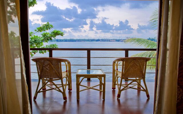 Sterling Lake Palace Alleppey