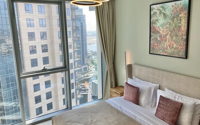 SuperHost - Stylish Apartment Facing Creek Harbour