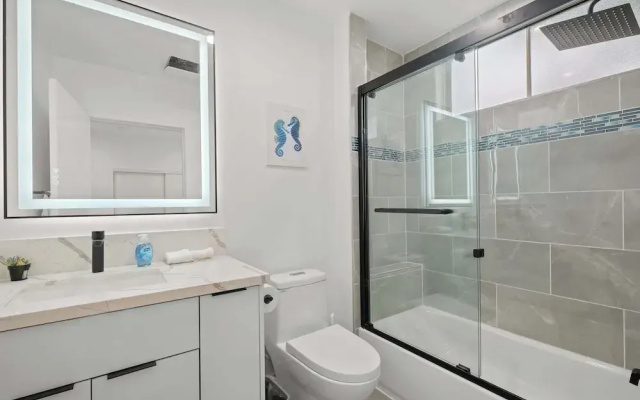 Not Affected by the Fire/modern 5BR Home With Parking, Near LA Attractions #4