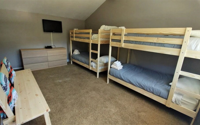 Claim_jumper_townhouse_15