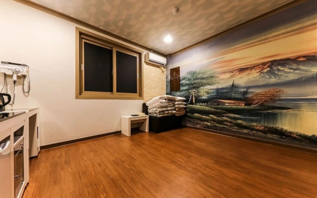 Seocheon Taxi Hotel