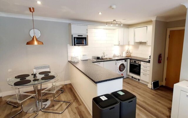 Stunning Apartment Overlooking Pembroke Castle