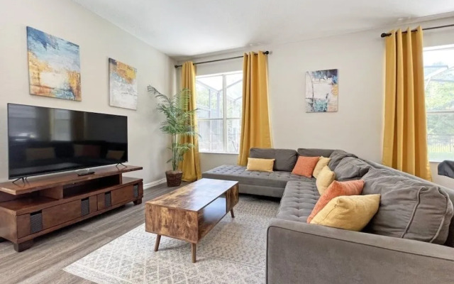 Summer Sparkle 4 Bedroom Home by RedAwning