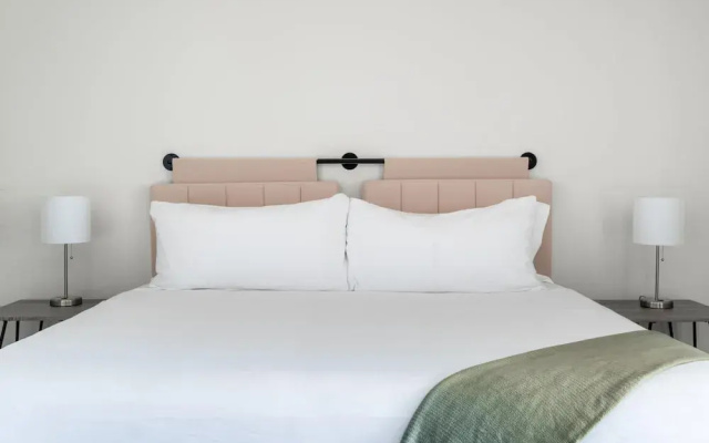 Austin Grand Studio Apartment