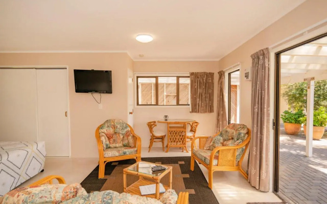 The Olive Grove Retreat - Matarangi Holiday Unit