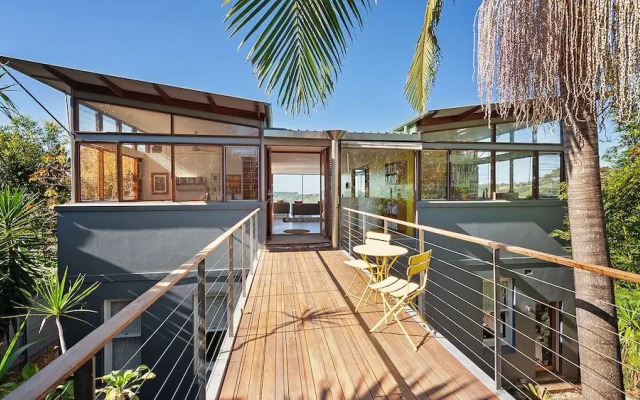Stunning Architecture with Superb Balmoral Views!