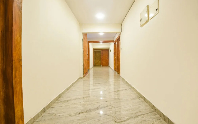 Fabhotel Grand Royal Palms