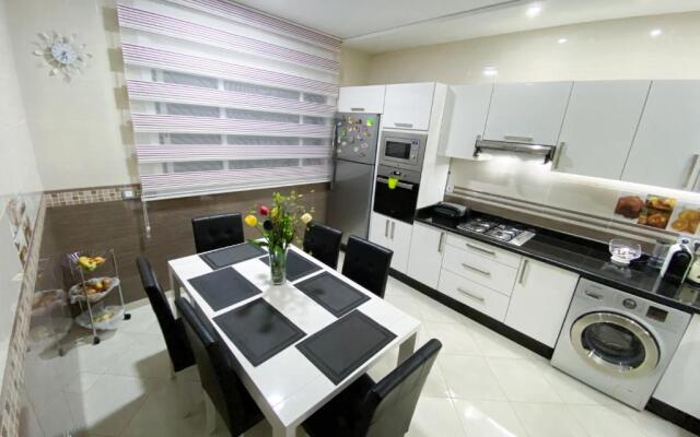 Luxurious apartment close to the sea