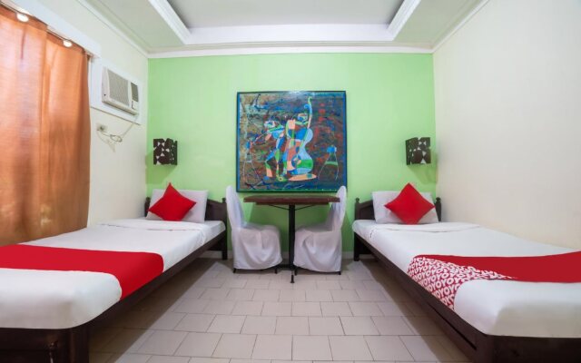 Oyo 200 Ponce Suites Art