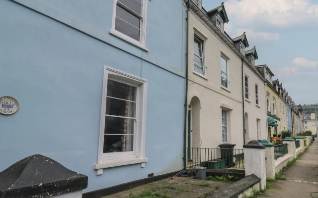 The English School, Flat 2