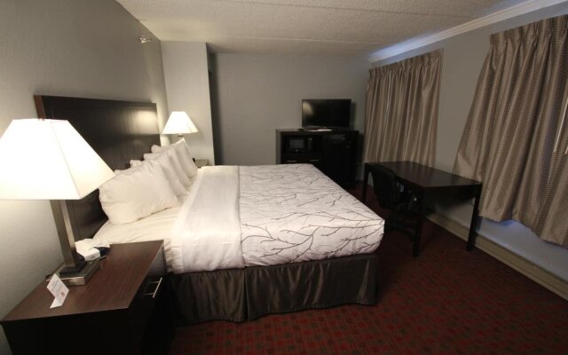 Blackstone Lodge & Suites