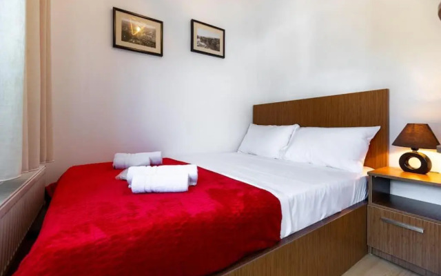 2 Bedroom Apartment Behind Opera House