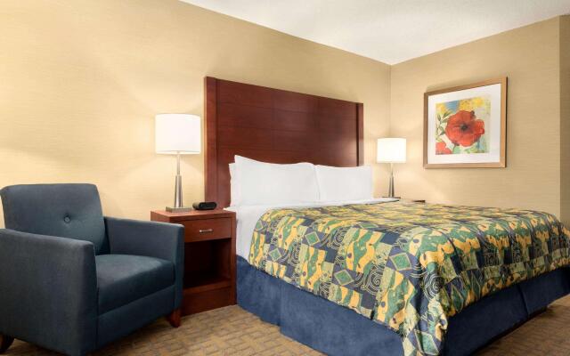 Travelodge by Wyndham Oshawa Whitby