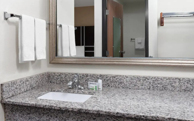 Baymont Inn and Suites Green Bay