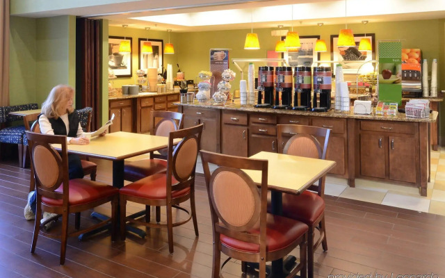 Hampton Inn & Suites Huntersville