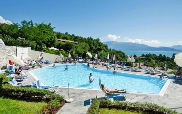 Apartment in Manerba with barbecue