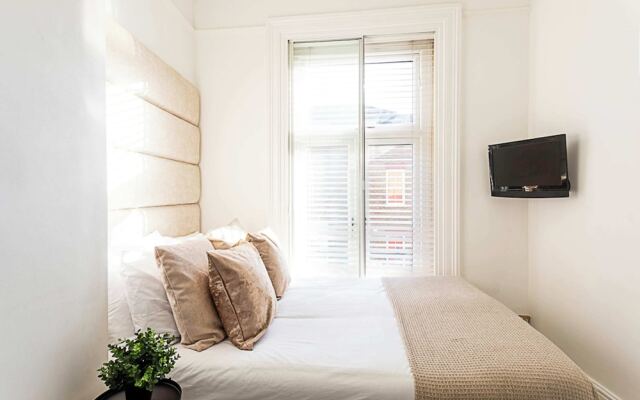 Stylish Apartment In Leafy Richmond