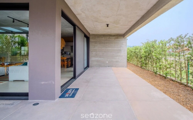 Modern House With Pool Next to Surfland Roi00