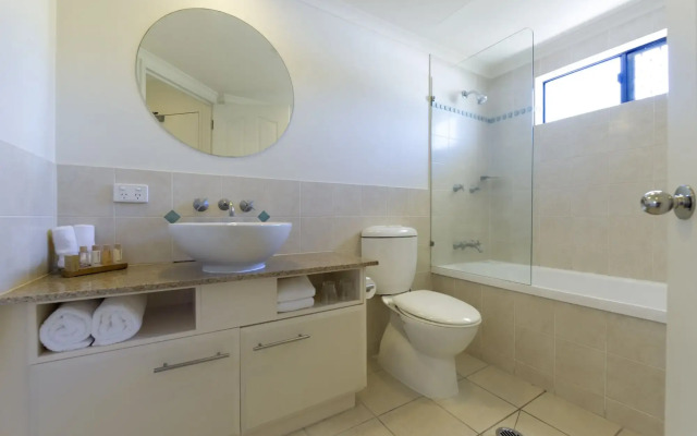 Meridian Port Douglas - Adults only