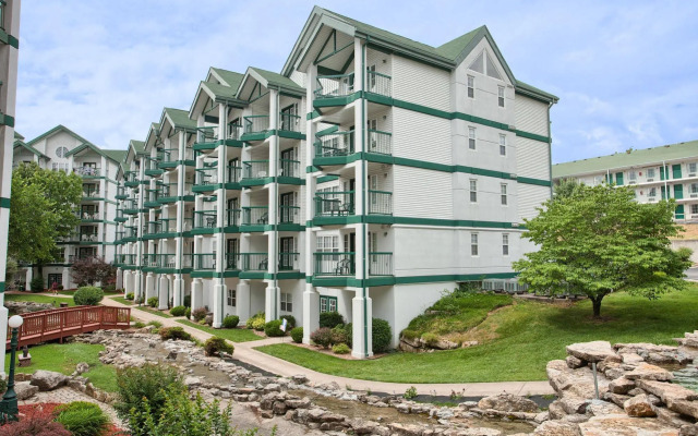 Surrey's Carriage Place Resort