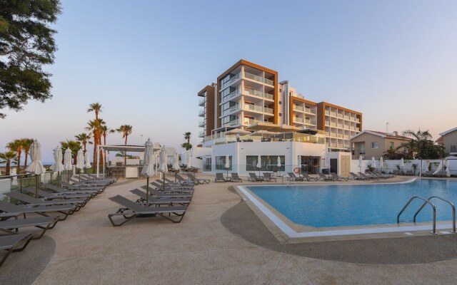 Leonardo Crystal Cove Hotel & Spa by the sea