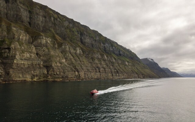 Svalbard Hotell - The Vault